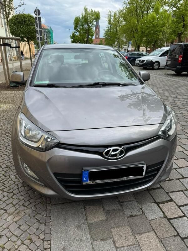 Grau Gebraucht 2013 Hyundai i20 Kleinwagen | 3.500 € (Fairer Preis) - Bild 1/4