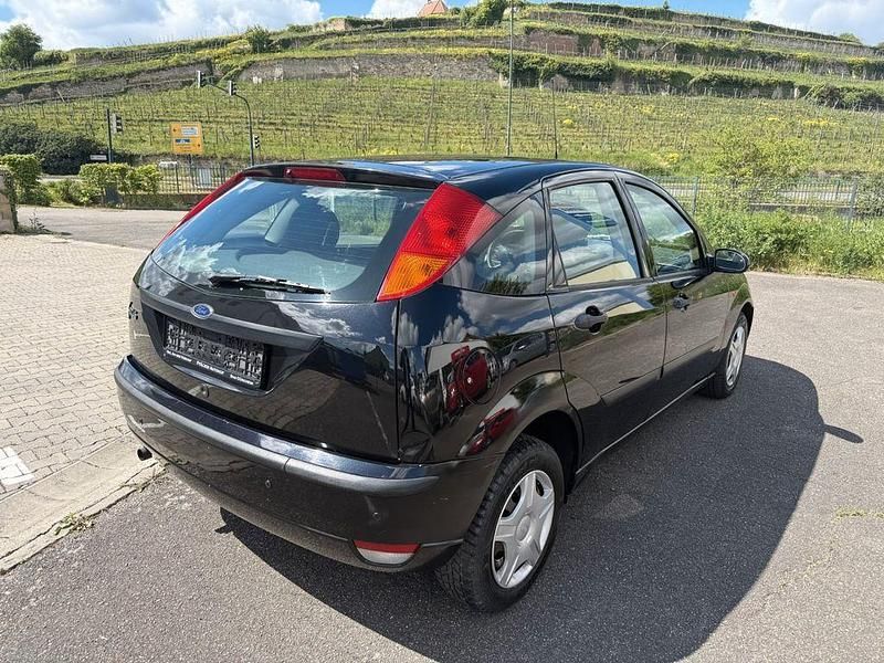 Używany Ford Focus Finesse 101 KM (74 kW) 2002 Czarny Sedan/Limuzyna