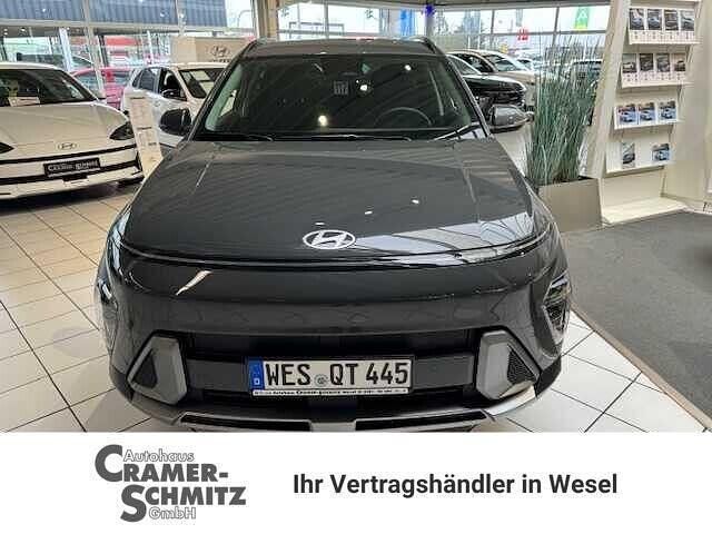 Grau Neu 2025 Hyundai Kona Select SUV | 31.490 € (Fairer Preis) - Bild 1/4