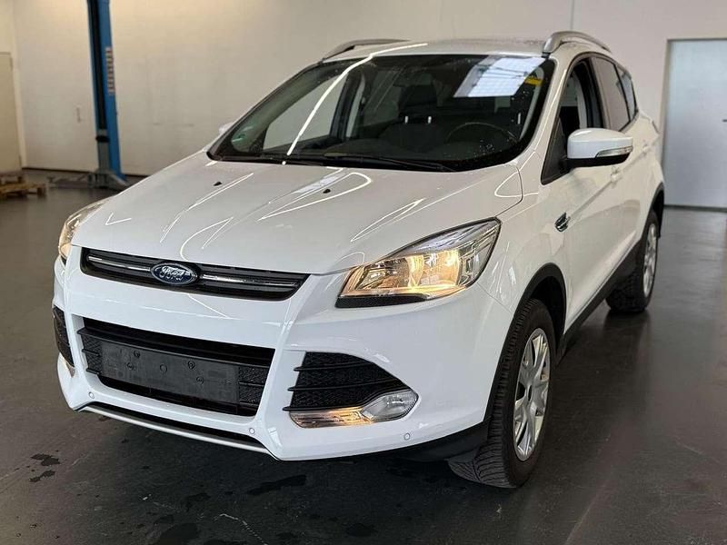 Weiß Gebraucht 2015 Ford Kuga Trend SUV | 9.990 € (Guter Preis) - Bild 1/4