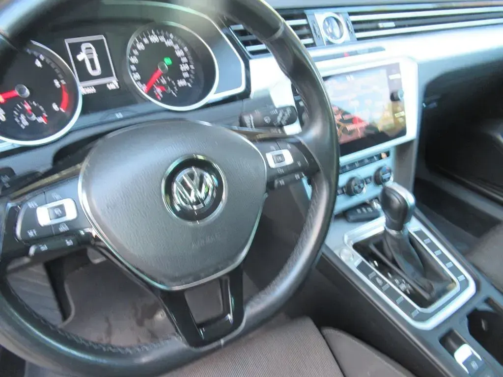Gebraucht VW Passat Comfortline 150 PS (110 kW) 2018 Grau Kombi