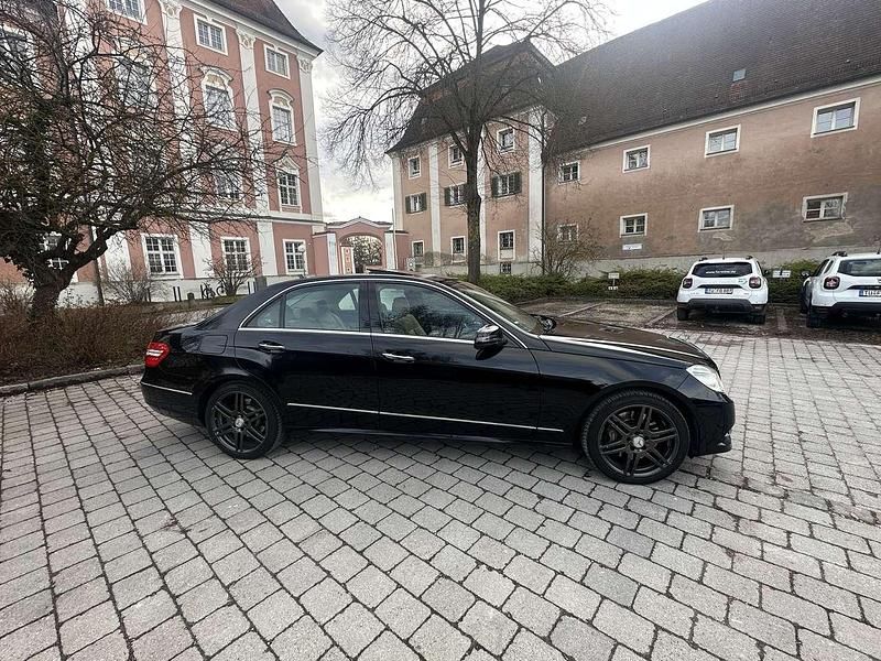Gebraucht Mercedes E500 Elegance 392 PS (288 kW) 2010 Limousine
