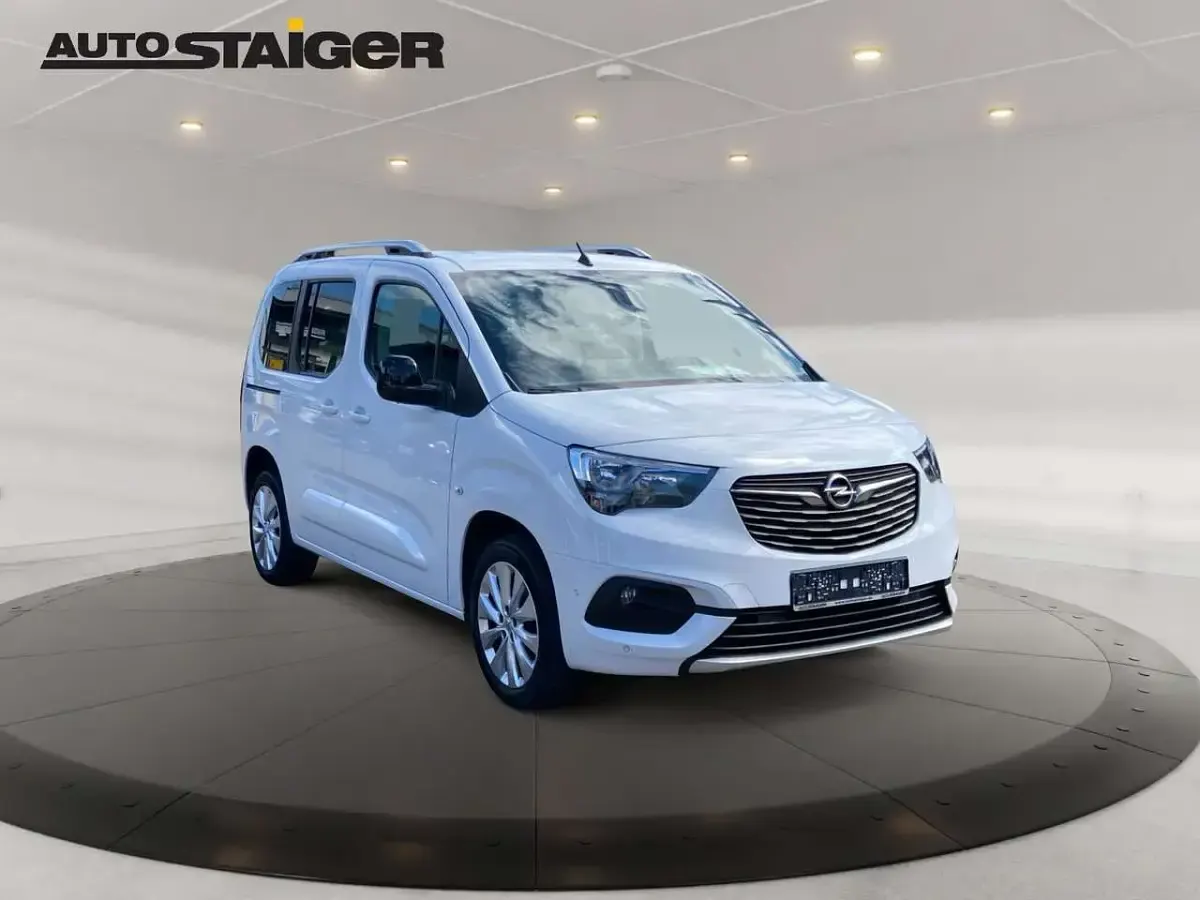 Gebraucht Opel Combo Life Ultimate 131 PS (96 kW) 2023 Weiß Van / Kleinbus