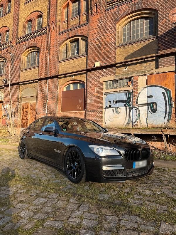 Gebraucht BMW 740 M Sport 306 PS (225 kW) 2011 Grau Limousine