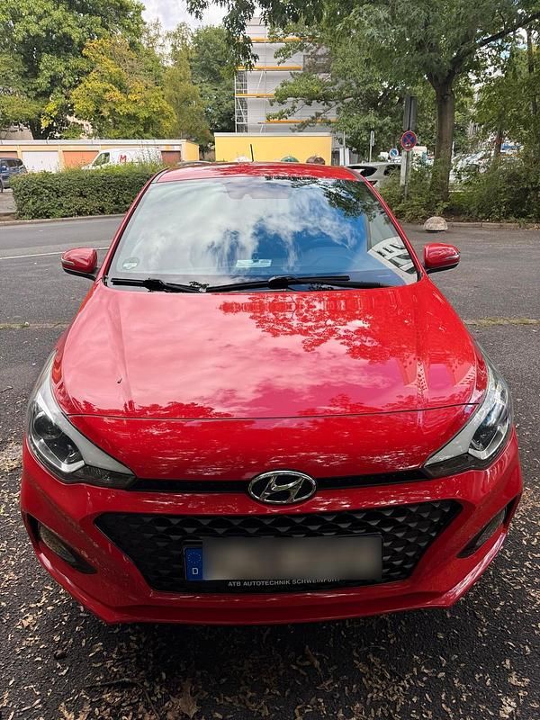 Rot Gebraucht 2018 Hyundai i20 Style Limousine | 11.000 € (Guter Preis) - Bild 1/4