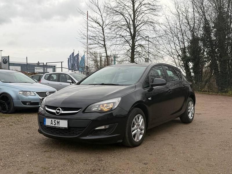 Schwarz Gebraucht 2015 Opel Astra Limousine | 5.390 € (Guter Preis) - Bild 1/3