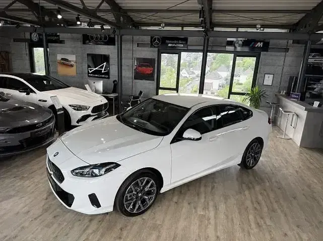 Gebraucht BMW 220 Performance 163 PS (119 kW) 2025 Alpinweiss iii Limousine