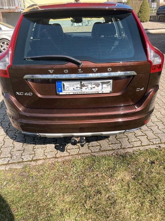Gebraucht Volvo XC60 Momentum 190 PS (139 kW) 2015 Braun SUV