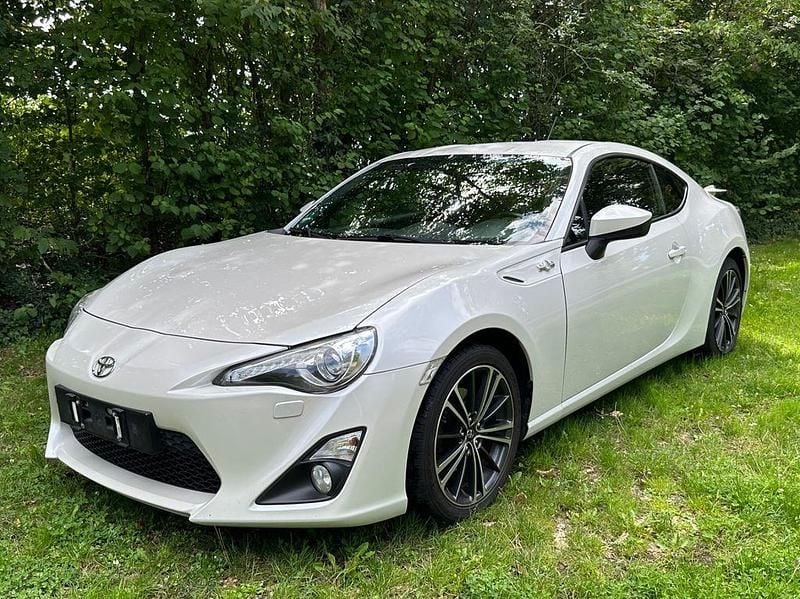 Weiß Gebraucht 2012 Toyota GT86 GT Coupé | 15.700 € (Fairer Preis) - Bild 1/4