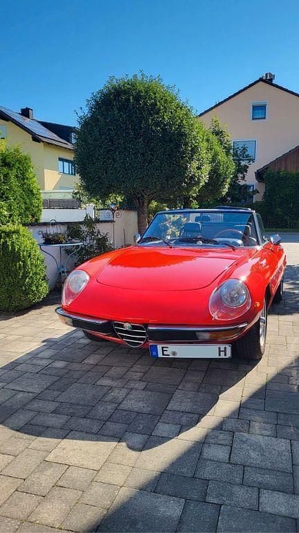 Gebraucht Alfa Romeo Spider 109 PS (80 kW) 1975 Rot Cabrio