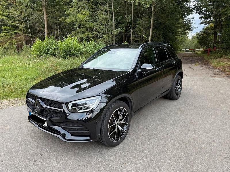 Schwarz Gebraucht 2021 Mercedes GLC300e Business SUV | 39.890 € (Guter Preis) - Bild 1/4
