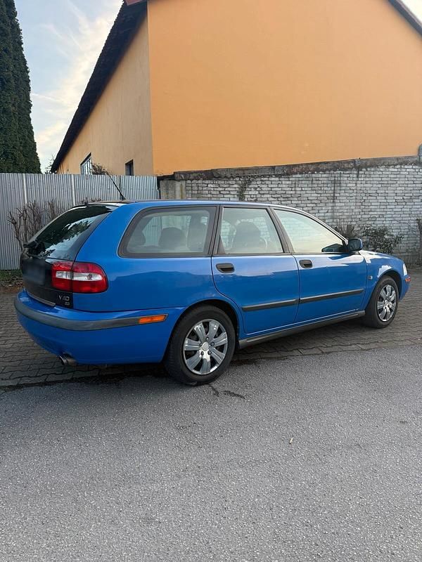 Gebraucht Volvo V40 109 PS (80 kW) 2001 Blau Kombi