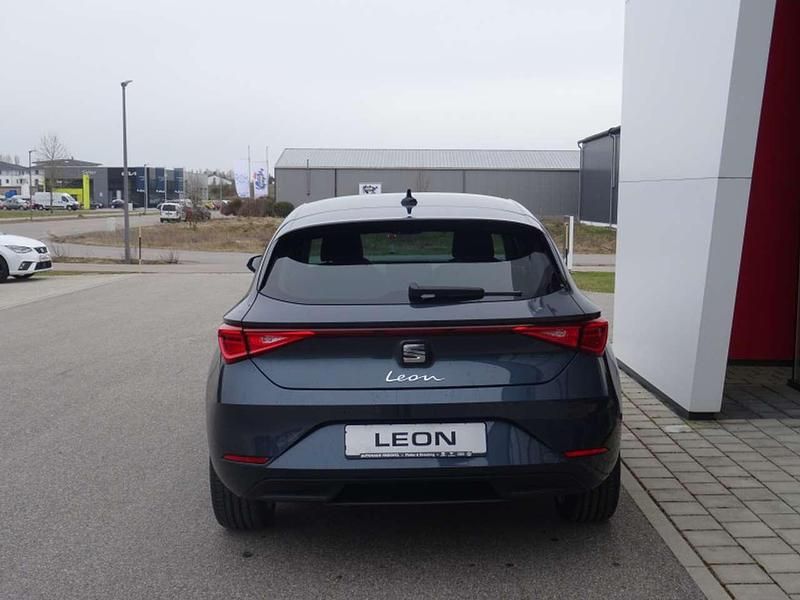 Gebraucht Seat Leon Style 110 PS (80 kW) 2024 Magnetic grau (metallic) Limousine