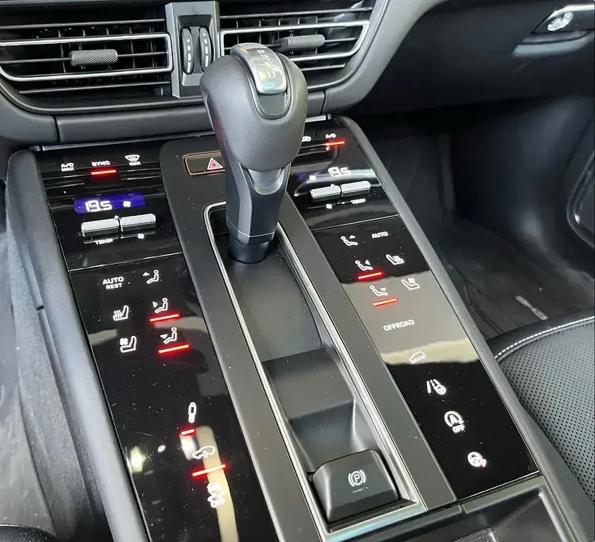 Gebraucht Porsche Macan T 265 PS (194 kW) 2023 Grau SUV