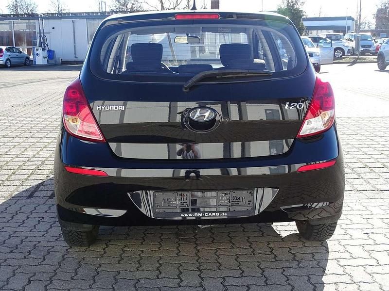 Gebraucht Hyundai i20 86 PS (63 kW) 2015 Schwarz Limousine