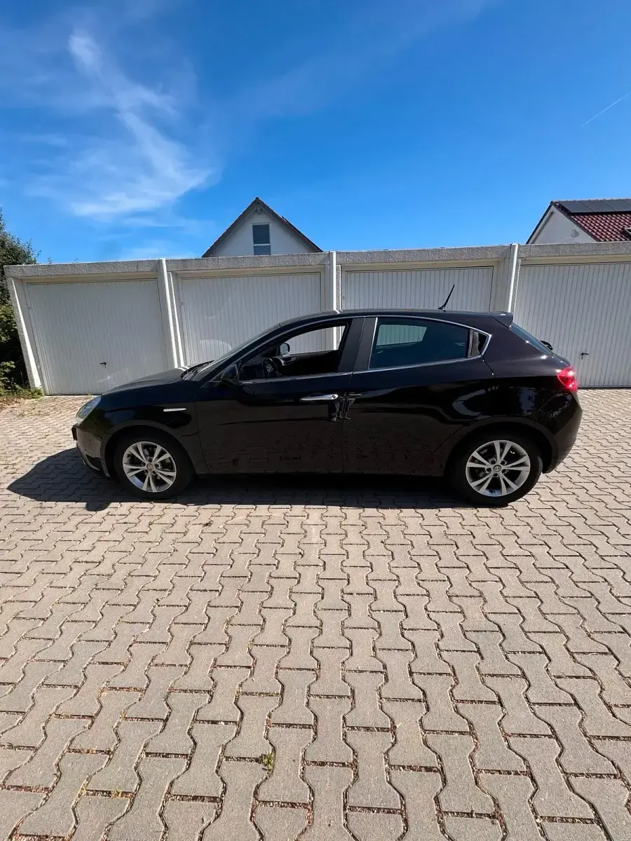 Gebraucht Alfa Romeo Giulietta 120 PS (88 kW) 2011 Schwarz Kleinwagen