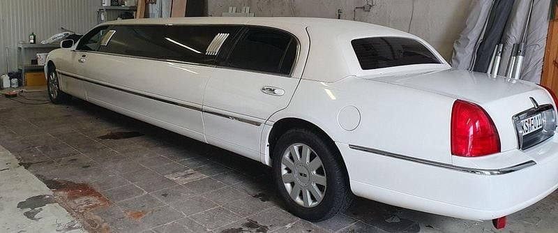 Weiß Gebraucht 2005 Lincoln Town Car Limousine | 7.900 € - Bild 1/4