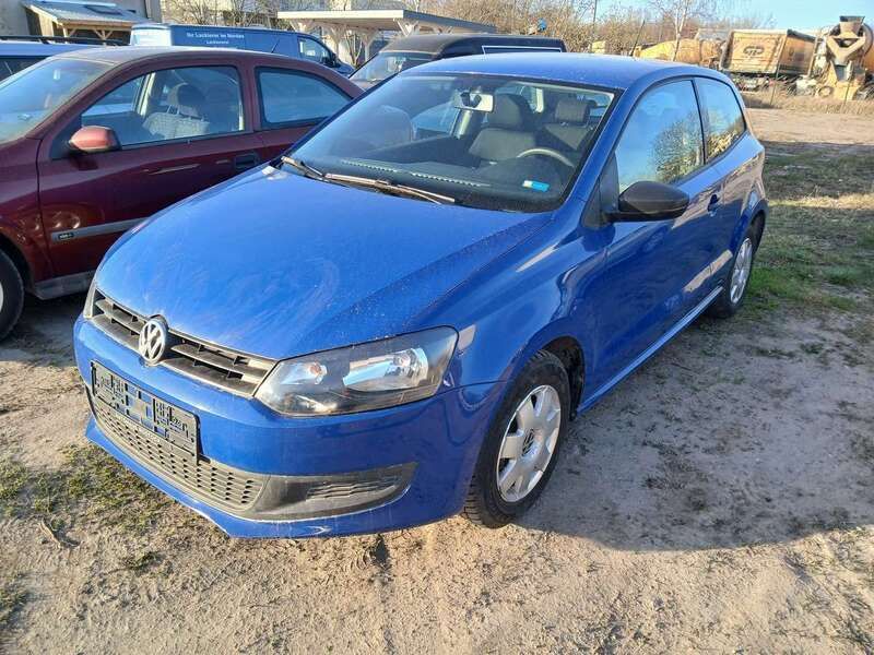 Blau Gebraucht 2013 VW Polo Trendline Limousine | 5.500 € (Guter Preis) - Bild 1/4