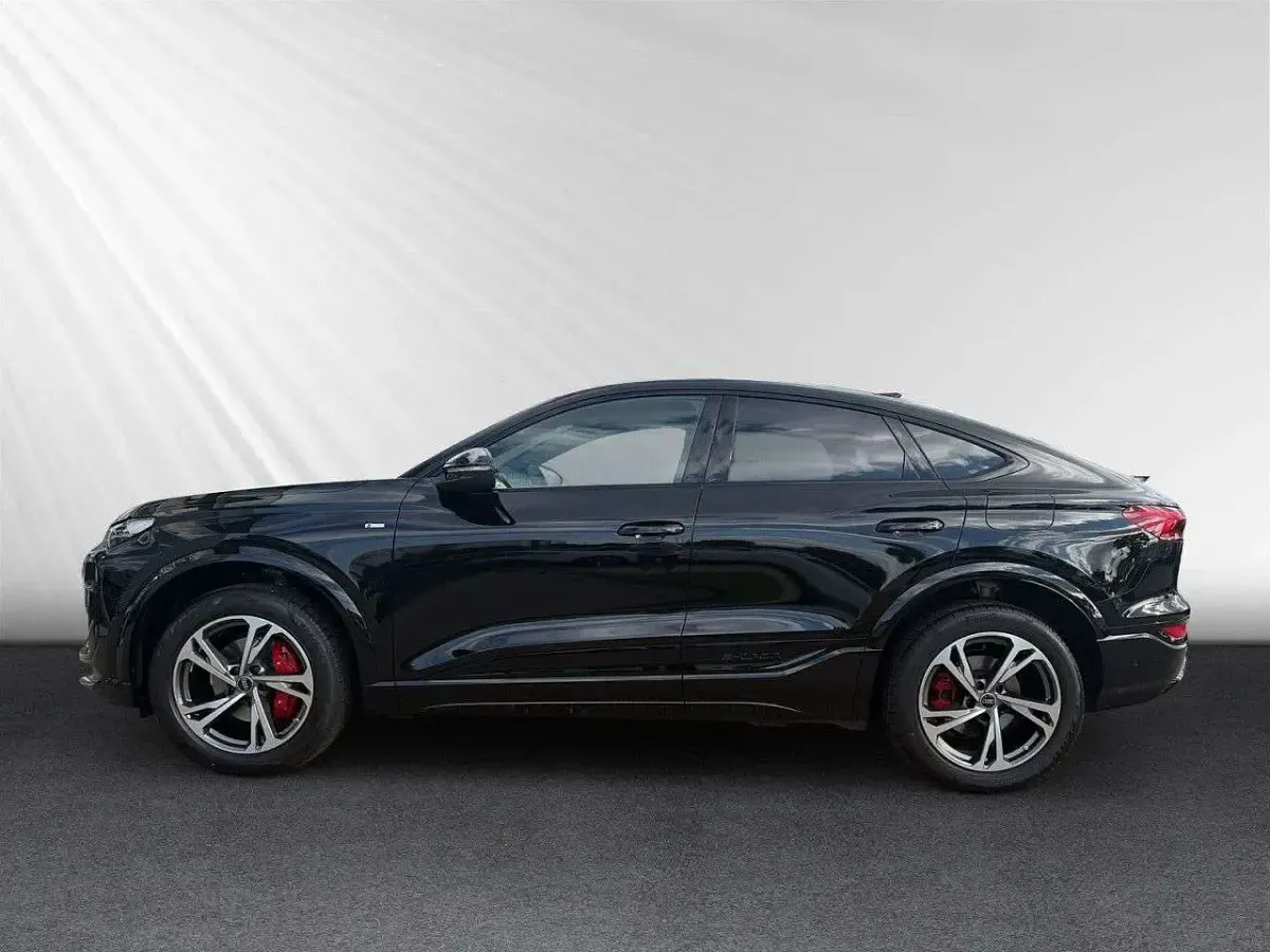 Neu Audi Q6 Sportback e-tron Business 225 kW (306 PS) 2026 Mythosschwarz SUV