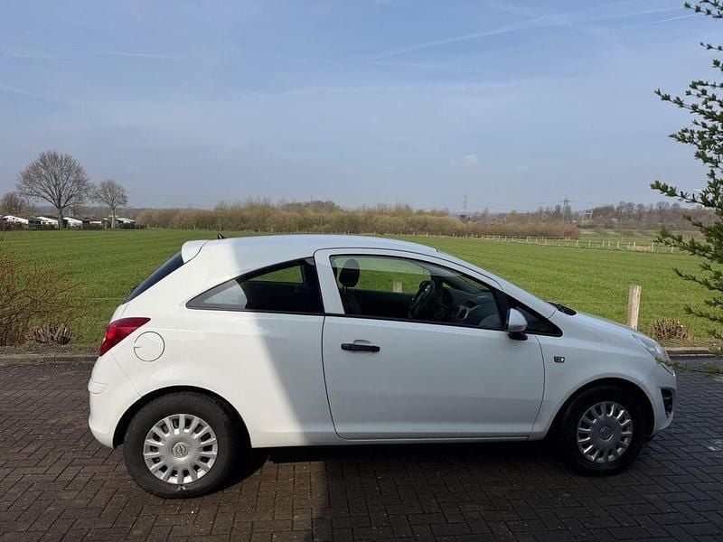Gebraucht Opel Corsa Selection 70 PS (51 kW) 2012 Weiß Kleinwagen