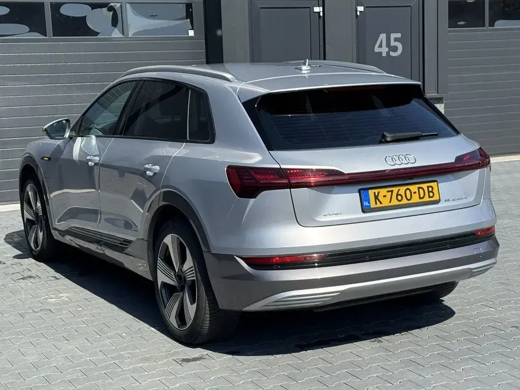 Gebraucht Audi e-tron 266 kW (362 PS) 2019 Grau SUV