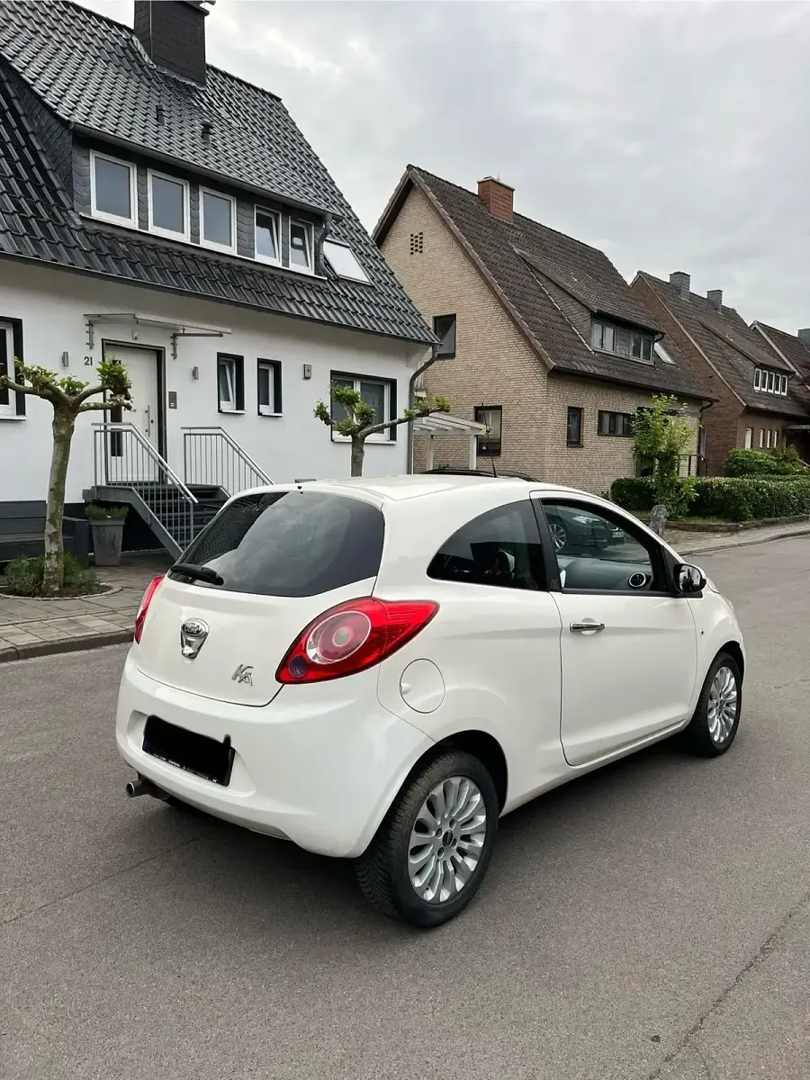 Używany Ford Ka 75 KM (55 kW) 2010 Biały Hatchback