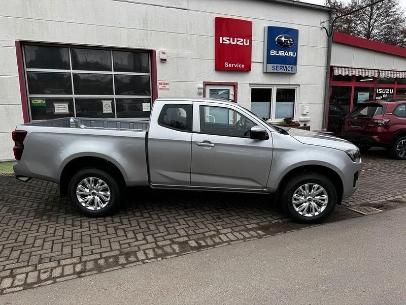 Neu Isuzu D-Max 163 PS (119 kW) 2026 Silber Pickup