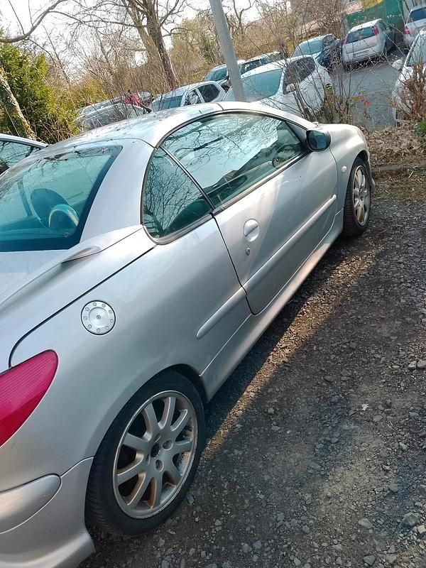 Gebraucht Peugeot 206 CC 136 PS (100 kW) 2002 Silber Cabrio