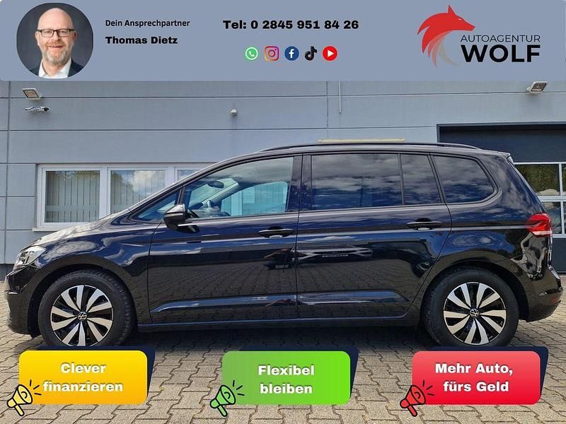 Schwarz Gebraucht 2022 VW Touran Comfortline Van / Kleinbus | 20.299 € (Guter Preis) - Bild 1/4