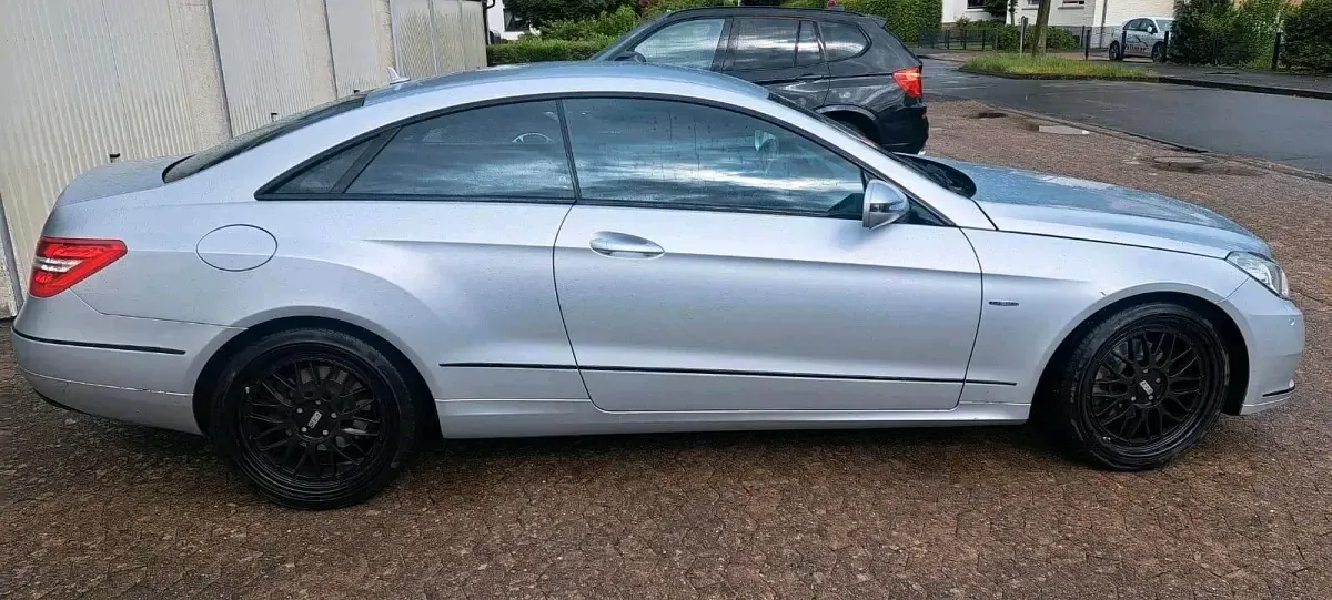 Gebraucht Mercedes E250 204 PS (150 kW) 2009 Silber Coupé