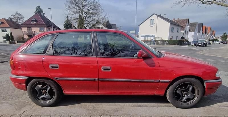 Gebraucht Opel Astra 75 PS (55 kW) 1997 Rot Coupé