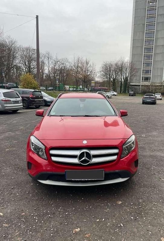 Gebraucht Mercedes GLA200 136 PS (100 kW) 2014 Rot SUV
