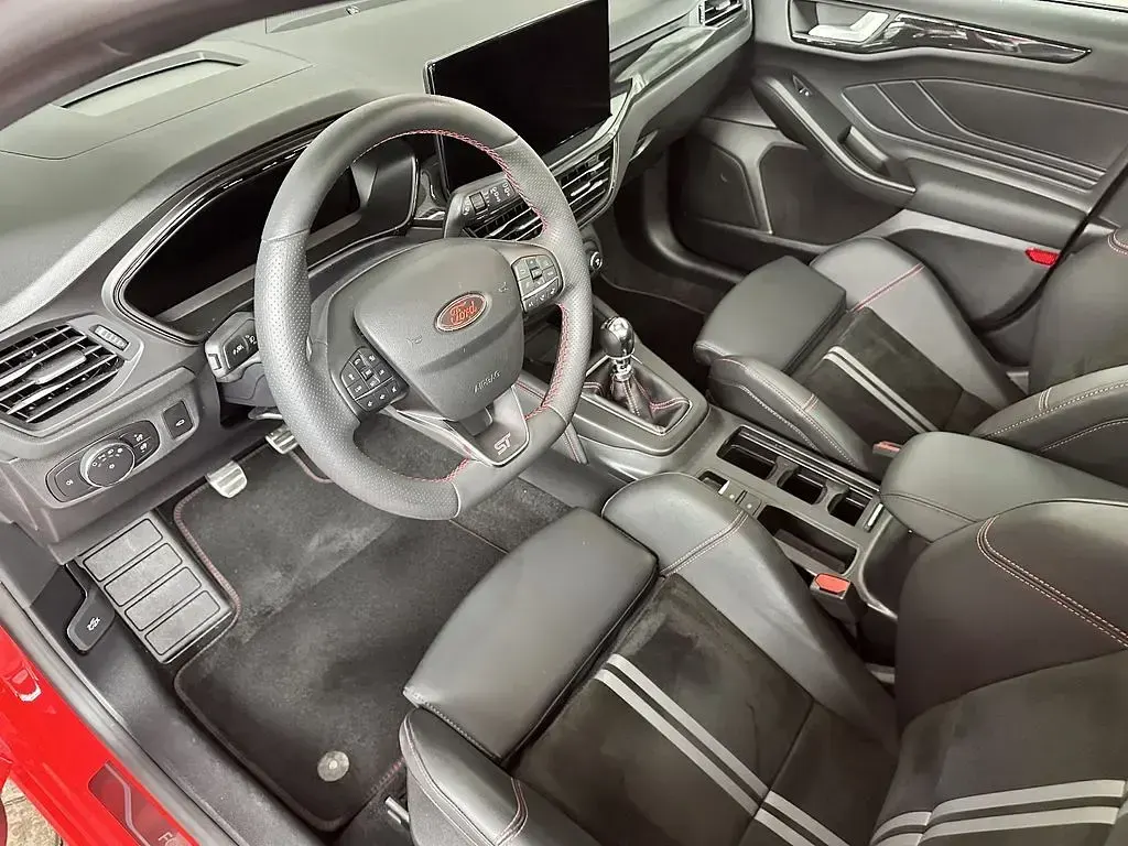 Gebraucht Ford Focus ST 280 PS (205 kW) 2024 Rot Limousine