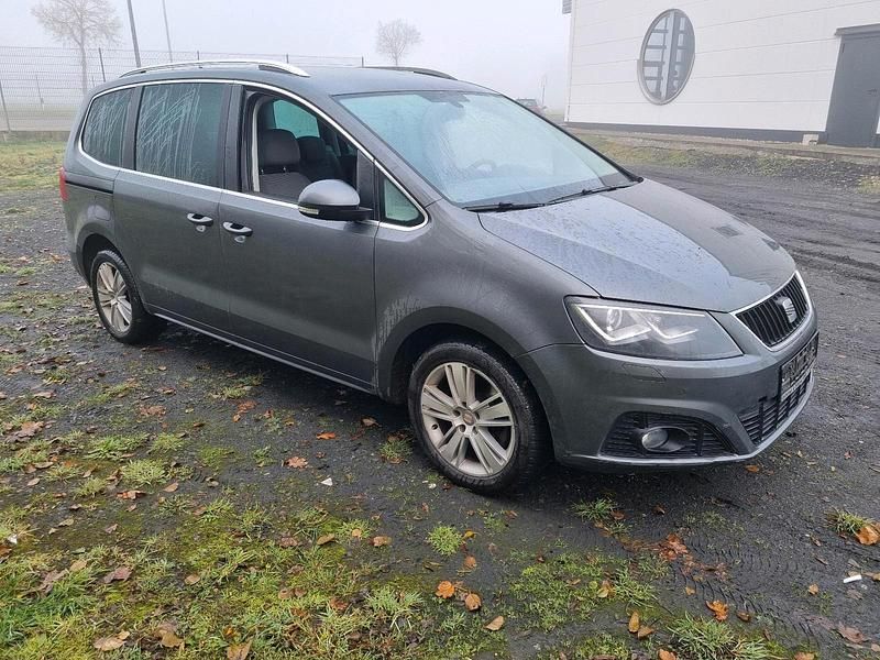 Grau Gebraucht 2014 Seat Alhambra Van / Kleinbus | 5.699 € (Superpreis) - Bild 1/4