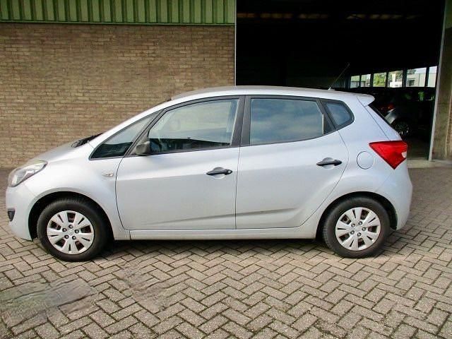 Gebraucht Hyundai ix20 Classic 90 PS (66 kW) 2011 Silber Kleinwagen