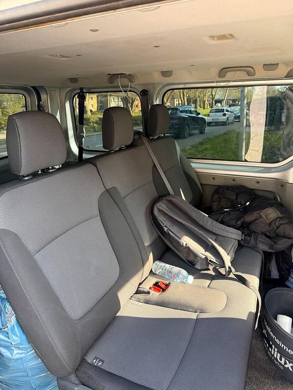 Gebraucht Renault Trafic 114 PS (83 kW) 2010 Silber Van / Kleinbus