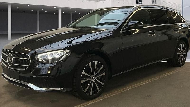 Gebraucht Mercedes E300 194 PS (142 kW) 2021 Schwarz Kombi