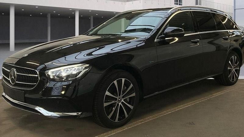 Schwarz Gebraucht 2021 Mercedes E300 Kombi | 25.280 € (Fairer Preis) - Bild 1/4