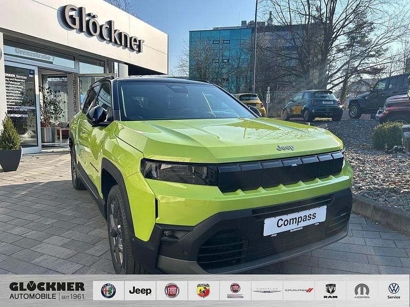 Neu Jeep Compass 145 PS (106 kW) 2026 Grün SUV