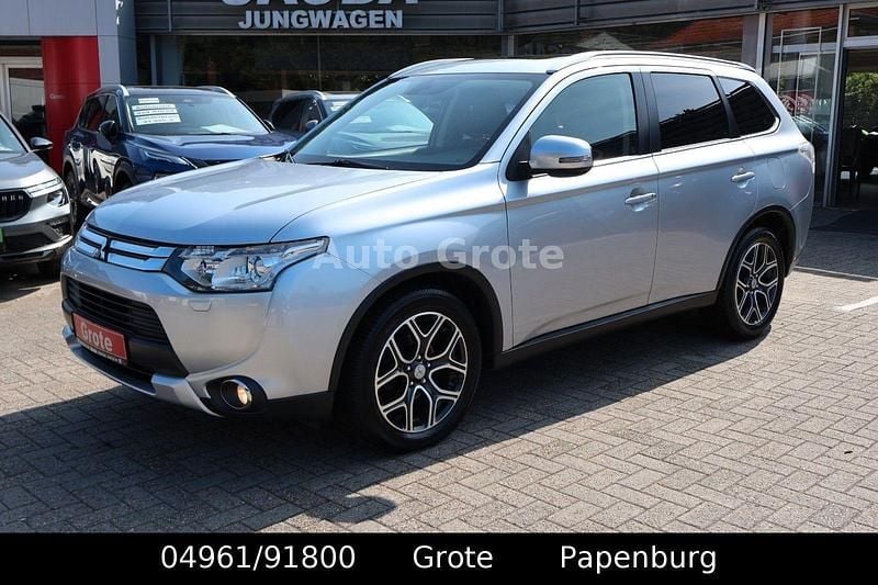Grau Gebraucht 2015 Mitsubishi Outlander Instyle SUV | 8.390 € (Superpreis) - Bild 1/4