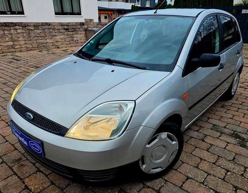 Silber Gebraucht 2003 Ford Fiesta Limousine | 1.899 € (Etwas zu teuer) - Bild 1/4