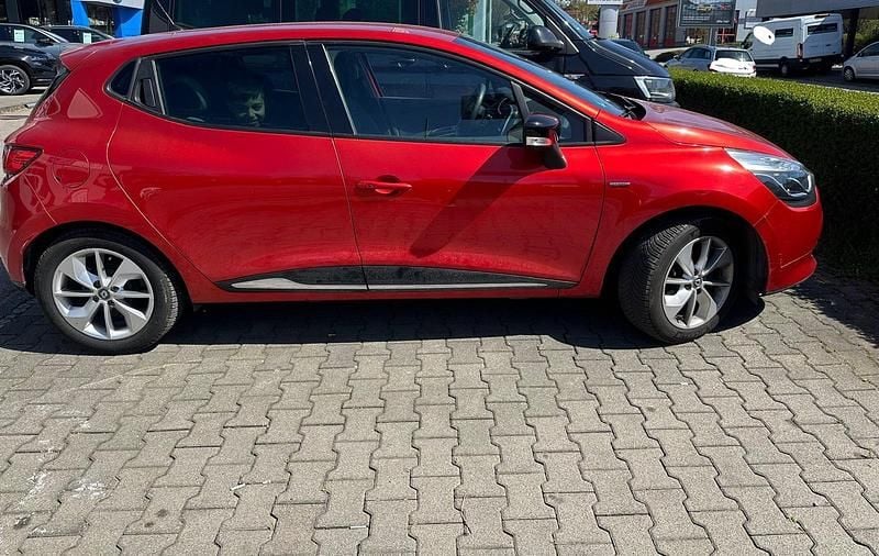Rot Gebraucht 2015 Renault Clio IV LIMITED Kleinwagen | 6.800 € (Guter Preis) - Bild 1/1