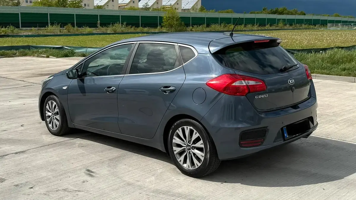 Gebraucht Kia Ceed DREAM-TEAM Edition 136 PS (100 kW) 2016 Blau Kleinwagen