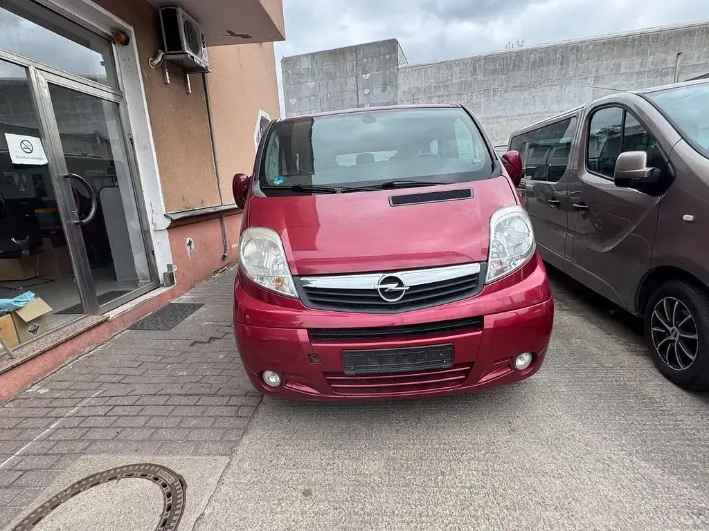 Usata Opel Vivaro Cosmo 145 CV (106 kW) 2007 Rosso Monovolume