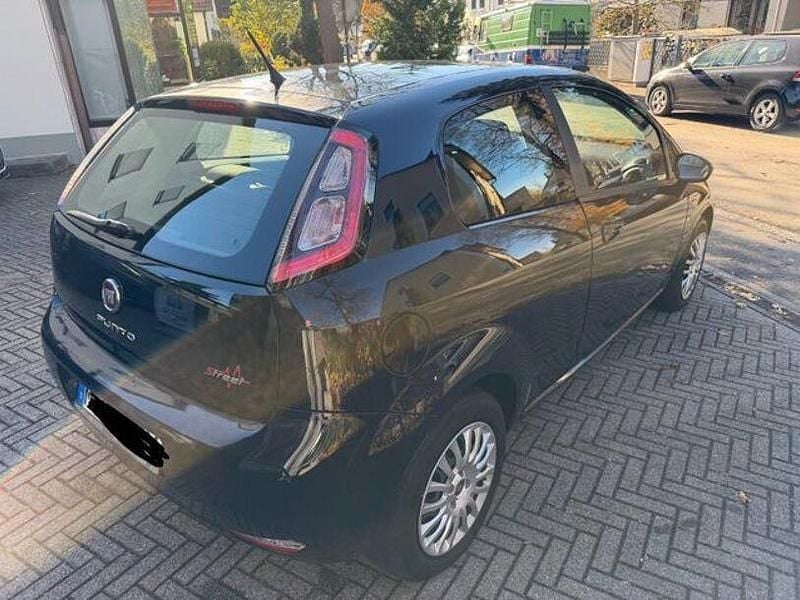 Gebraucht Fiat Punto Pop 69 PS (50 kW) 2014 Blau Limousine