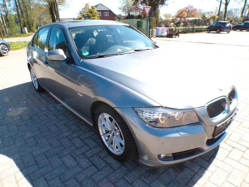 Second-hand BMW 318 143 CP (105 kW) 2011 Gri Berlinǎ