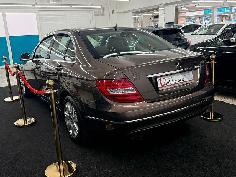 Gebraucht Mercedes C180 156 PS (114 kW) 2012 Braun Limousine