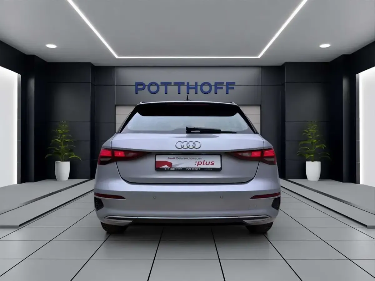 Second-hand Audi A3 Advanced 150 CP (110 kW) 2024 Argintiu Berlinǎ