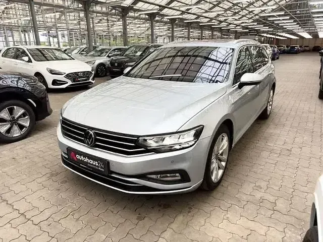 Gebraucht VW Passat Business 150 PS (110 kW) 2023 Silber Kombi