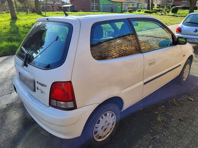 Second-hand Honda Logo LS 65 CP (47 kW) 2000 Alb Hatchback